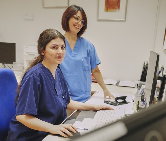 Medizinische Fachangestellte bei der Arbeit