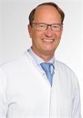 Porträt von Priv.-Doz. Dr. med. habil. Marcus Thieme, Chefarzt Klinik für Gefäßmedizin am Klinikum Coburg der Sana Kliniken Oberfranken.
