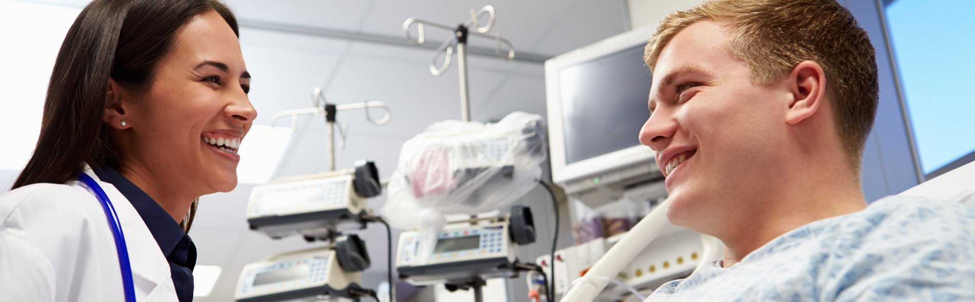 Ärztin am Patientenbett