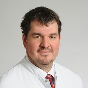 Porträt von MUDr. (Univ. Prag) Tomas Tvaroh, Oberarzt, Facharzt für Allgemeinchirurgie und Viszeralchirurgie am Sana Klinikum Coburg der Sana Kliniken Oberfranken
