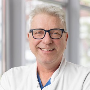 Porträtfoto von Carsten Gutzeit, Oberarzt der Anästhesiologie der Regio Kliniken