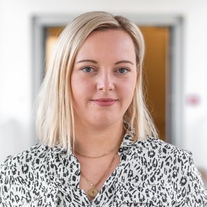 Porträtfoto von Melanie Kretschmar, Ansprechpartnerin für die Patientenvorstellung für Hämoblastosen, Bronchialkarzinome und weitere Entitäten im Sana Klinikum Borna