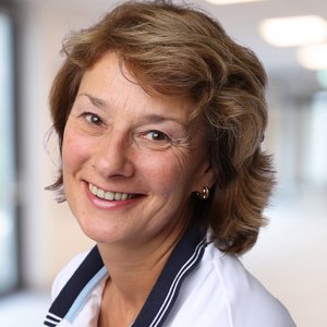 Porträtfoto Dr. med. Ulrike König, Fachärztin für Innere Medizin am Sana Klinikum Benrath 