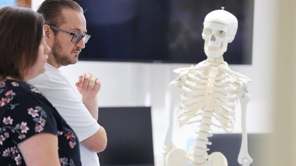 Impressionen vom Tag der offenen Tür im Krankenhaus Senftenberg: Einblicke in die Orthopädie- und Unfallchirurgie