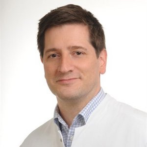 Porträt von Dr. med. Sandor Kokai, Chefarzt für Pneumologie, Facharzt für Innere Medizin am Sana Klinikum Coburg der Sana Kliniken Oberfranken