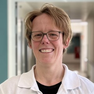 Porträtfoto von Dr. Rosa Wördehoff, Oberärztin der Klinik für Neonatologie und Pädiatrie der Regio Kliniken