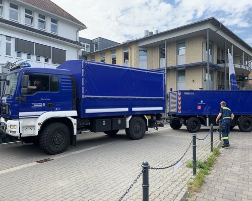 Nach einem Defekt am Notstromaggregat rückte das THW am Sana-Krankenhaus Hürth an. (Foto: Stefan Mülders)