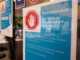 Das bisher geltende generelle Besuchsverbot im Sana Krankenhaus Radevormwald wird ab Dienstag aufgehoben.