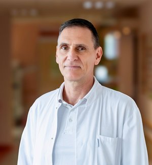 Porträt von Dr. Jörn Ackermann, Oberarzt der Allgemein- und Viszeralchirurgie im Sana Klinikum Wurzen