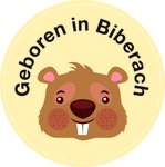 Logo in gelb mit Bieber und Slogan "Geboren in Biberach"