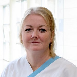 Porträtfoto von Kathleen Lorenz, Stationsleiterin der Klinik für Urologie und urologische Onkologie der Regio Kliniken