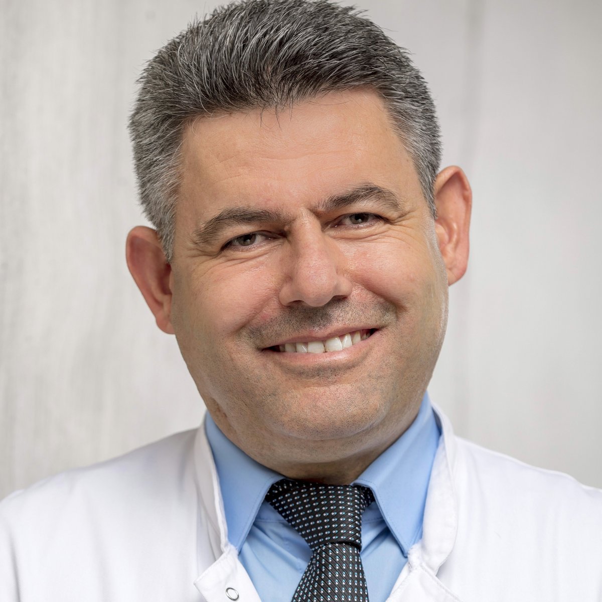 Was tun bei Rückenschmerzen? Sektion Neurochirurgie lädt ein zum Tag