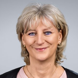 Porträtfoto von Petra Hannemann, Assistentin der Geschäftsführung der Sana HR Solutions GmbH.