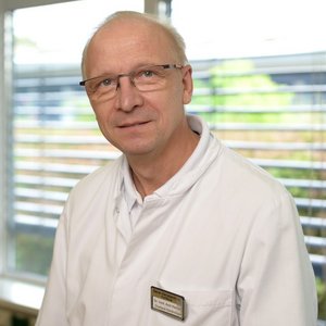 Dr. Axel Harnath