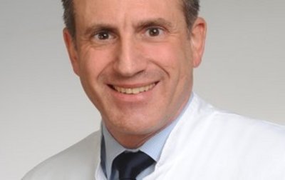 Porträt von Prof. Dr. med. Dr. phil. Dr. hc. Thomas Bschleipfer, Chefarzt Urologie am Klinikum Coburg der Sana Kliniken Oberfranken.