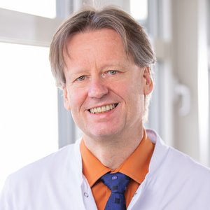 Porträt Dr. med. Thomas Müller Chefarzt der Gastroenterologie, Hepatologie und Infektiologie