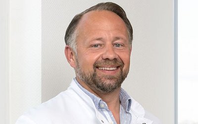 Chefarzt Bartosz Kozlowski (Foto: Stephan Hubrich)