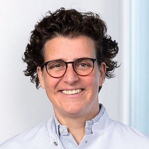 Porträtfoto Nadine Seemann, Fachärztin für Orthopädie und Unfallchirurgie am Sana Dreifaltigkeits- Krankenhaus Köln