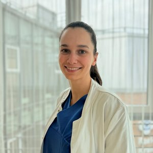 Porträtfoto Hanna Katerina Majidi, Ärztin in Weiterbildung für Orthopädie und Unfallchirurgie, Baumann-Klinik Orthopädie