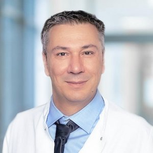 Porträtfoto von Dr. Konstantinos Verginis, Chefarzt der Gefässchirurgie.