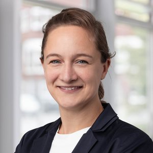 Porträtfoto von Dr. Jana Efken, Oberärztin der Klinik für Kinder- und Jugendpsychiatrie, Psychotherapie und Psychosomatik der Regio Kliniken