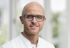 Dr. Torsten Schwalm ist Ärztlicher Direktor und Chefarzt der Inneren Medizin im Sana-Krankenhaus Hürth. (Foto: Michael Mutzberg)