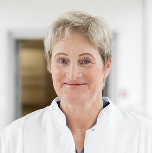 Porträtfoto von Dr. med. Franziska Struckmann, Chefärztin der Klinik für Akutgeriatrie und Frührehabilitation im Sana Klinikum Borna