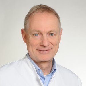 Porträt von Dr. med. Christoph Sommer, Chefarzt für Schmerztherapie am Klinikum Lichtenfels der Sana Kliniken Oberfranken.