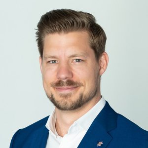 Foto von Michael Hübner, Manager Innovation und Digitalisierung bei der Sana Kliniken AG. 