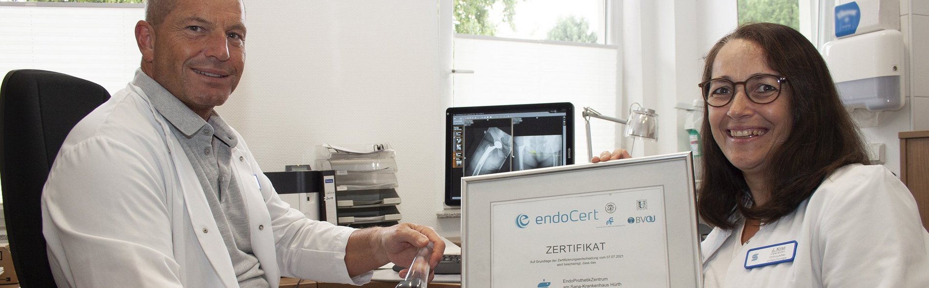 Etienne Bart und Janine Kirst sind Hauptoperateure im Endoprothetikzentrum Sana-Krankenhaus Hürth. (Foto: Stefan Mülders)
