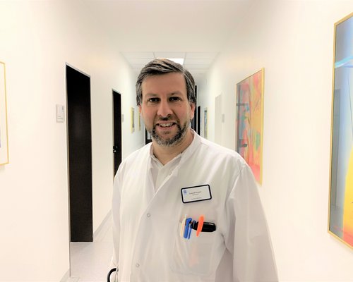 Leonid Kogan ist neuer Oberarzt im Sana Krankenhaus Radevormwald (Foto: Stefan Mülders).
