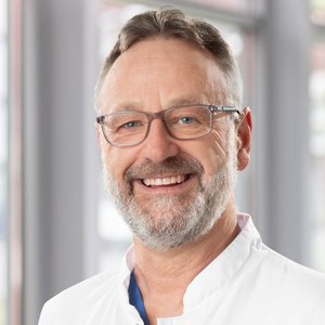Porträtfoto von Maic Wördemann, leitender Oberarzt der Anästhesiologie der Regio Kliniken