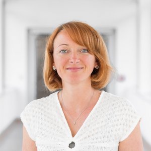 Porträtfoto von Julia Horenburg, Ansprechpartnerin für die Patientenvorstellung für das Viszeralonkologische Zentrum im Sana Klinikum Borna