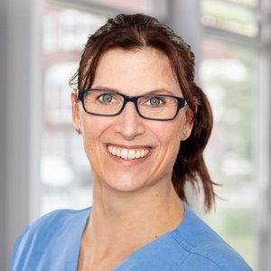 Porträtfoto von Cornelia Dugaro, Oberärztin des Zentrums für Notfall- und Akutmedizin der Regio Kliniken