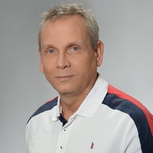 Porträtfoto von Dr. med. Ulrich Piskazeck , Chefarzt für Gynäkologie und Geburtshilfe im Sana Klinikum Wurzen