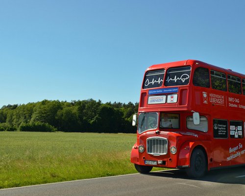 Der Schlaganfallbus der Kampagne »Herzenssache Lebenszeit« macht am 17.06.2022 von 11:00 bis 17:00 Uhr Halt auf dem Markplatz in Borna