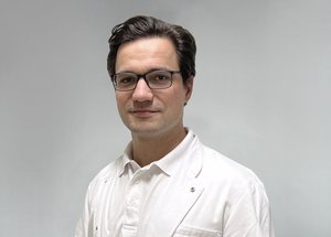 Porträtfoto von  Dr. med. Richard Tobias Linke, Chefarzt für Orthopädie, Traumatologie und Handchirurgie