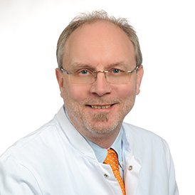 Porträt von Dr. med. Constantin Zühlke, Chefarzt für Neuroradiologie am Klinikum Coburg der Sana Kliniken Oberfranken.