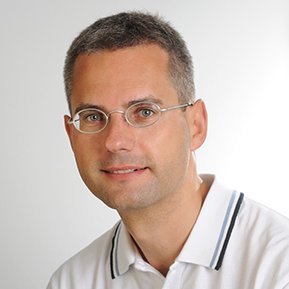 Porträt von Dr. med. Dominic Heßel, Leitender Oberarzt, Facharzt für Frauenheilkunde und Geburtshilfe am Sana Klinikum Coburg der Sana Kliniken Oberfranken 