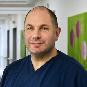Portraitfoto von Ender Engin,  Facharzt Innere Medizin und Pneumologie, Diabetologie, Intensivmediziner 