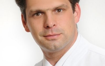 Porträt von Priv.-Doz. Dr. med. Zsolt Sziklavari, Chefarzt für Thoraxchirurgie am Klinikum Coburg der Sana Kliniken Oberfranken.