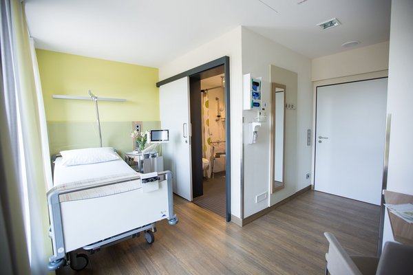 Wahlleistungs-Zimmer im Sana Dreifaltigkeits-Krankenhaus Köln (Foto: Anke Dörschlen)