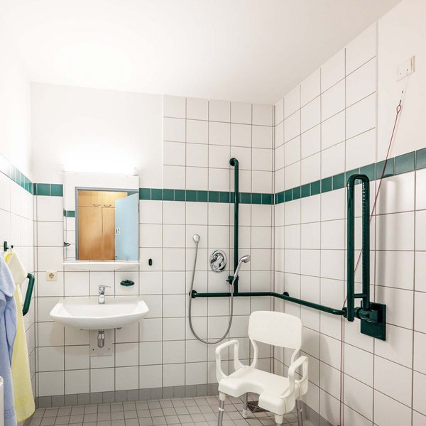 Barrierefreies Bad mit Duschsitz