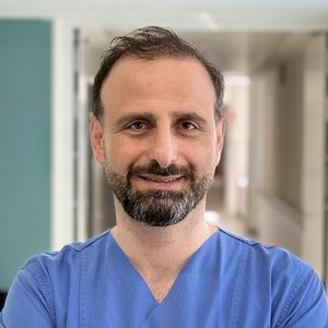 Porträtfoto von Abdulah Erdil, Oberarzt der Klinik für Neonatologie und Pädiatrie der Regio Kliniken