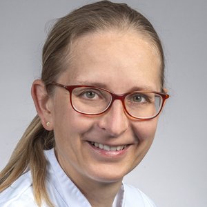 Portraitbild von Dr. med. Manja Hubald, Oberärztin