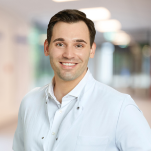 Porträtfoto Dr. med. Robert Jonathan Musmann, Assistenzarzt der Plastischen und Ästhetischen Chirurgie am Sana Klinikum Gerresheim 