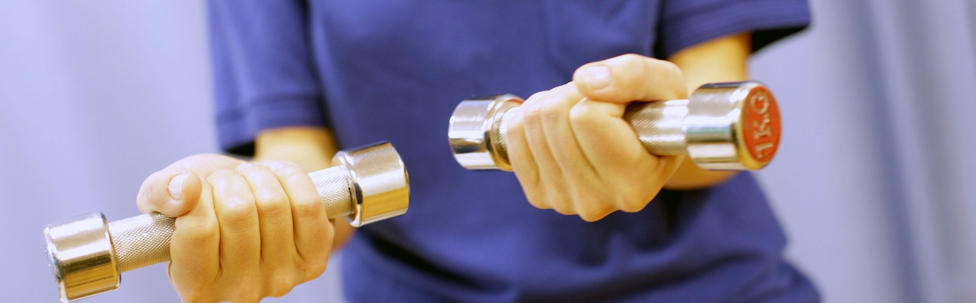 Physiotherapie mit Hanteln