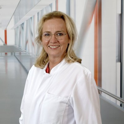 Dr. med. Julia Stüssel Fachärztin für Gynäkologie und Geburtshilfe Degum II