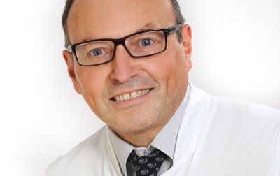 Porträt von Dr. med. Alessandro Abbate, Oberarzt, Facharzt für Chirurgie, Orthopädie und Unfallchirurgie, Spezielle Unfallchirurgie am Sana Klinikum Coburg der Sana Kliniken Oberfranken