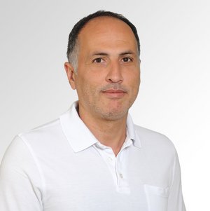 Porträt von Mohammed Sulaiman eitender Oberarzt, Facharzt für Allgemeinchirurgie, Facharzt für Orthopädie und Unfallchirurgie; Zusatzbezeichnung Spezielle Orthopädische Chirurgie, AE Zertifizierter Endoprothetiker Knie und Hüfte am Sana Klinikum Lichtenfels. 